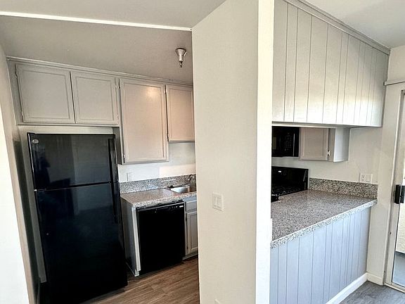 4th image of 3751 Jasmine Ave APT 201