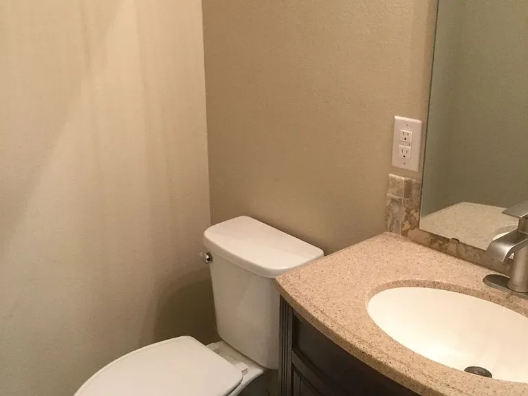 924 Shorewood Dr #B17 — Photo 12