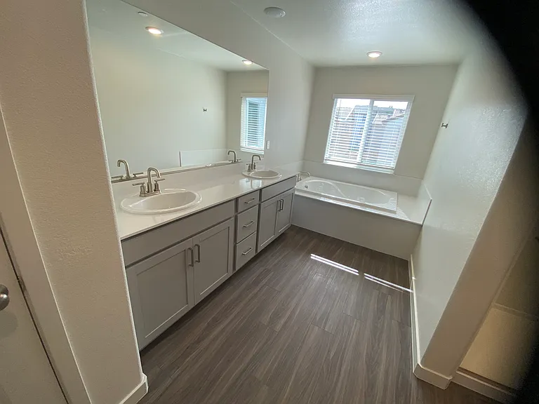 653 Barreet Lake Rd — Photo 36