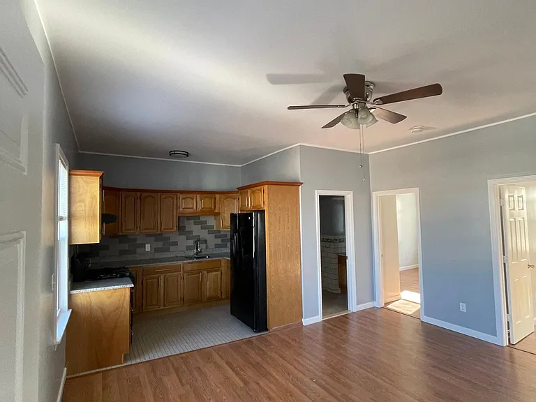 378 Montaup St #3 — Photo 8