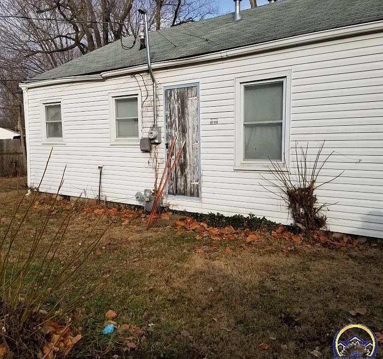 2nd image of 811 SE 33rd Ter