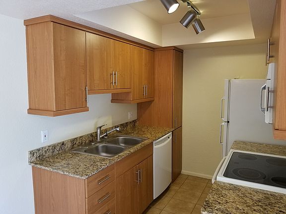 3rd image of 7350 N Via Paseo Del Sur APT L204