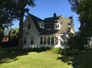 219 S Walnut St, Howell, MI 48843