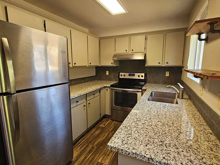 1822 NE Fairview Ave — Photo 12