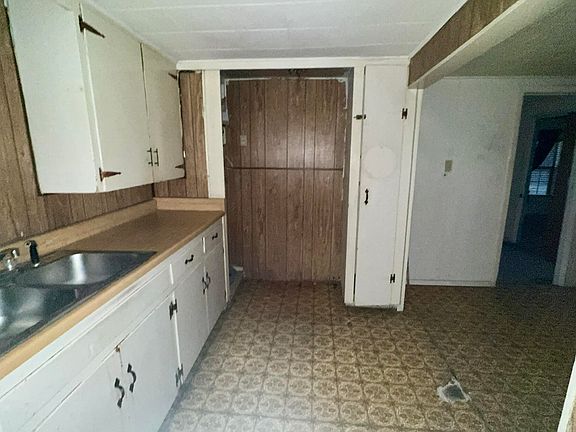 3rd image of 2515 Coleman St