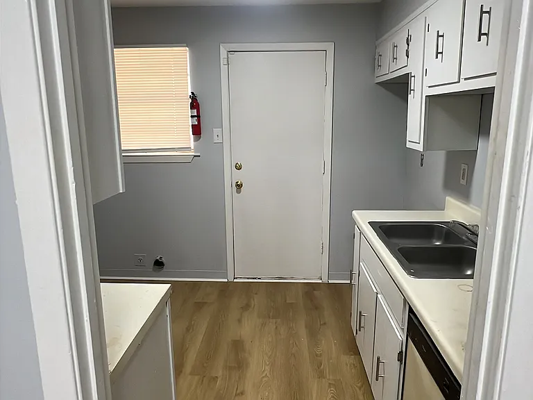 2783-2799 Beverly Hill St — Photo 13