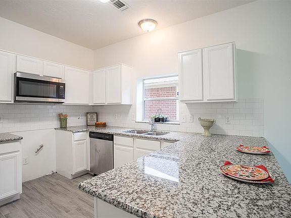 3rd image of 1814 Oxford Green Ct