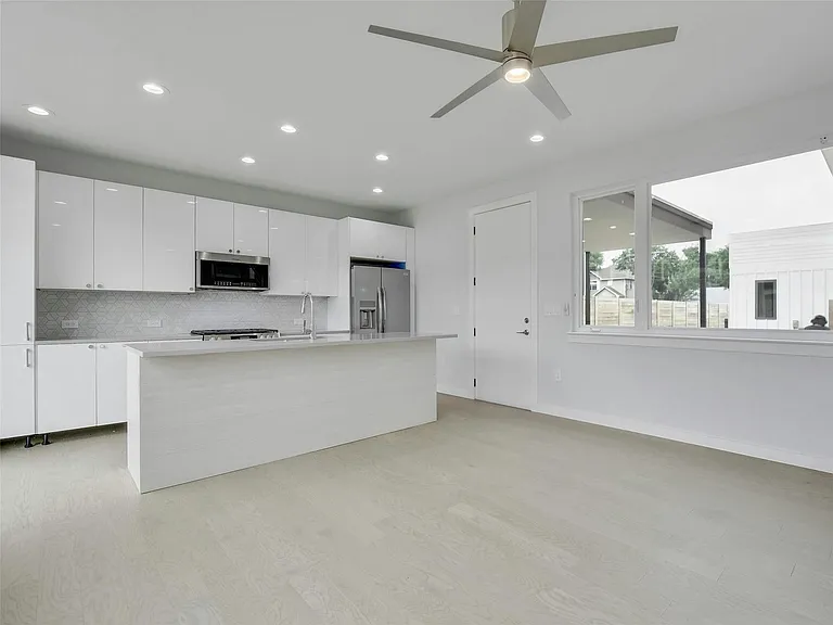 313 Blackson Ave #B — Photo 3
