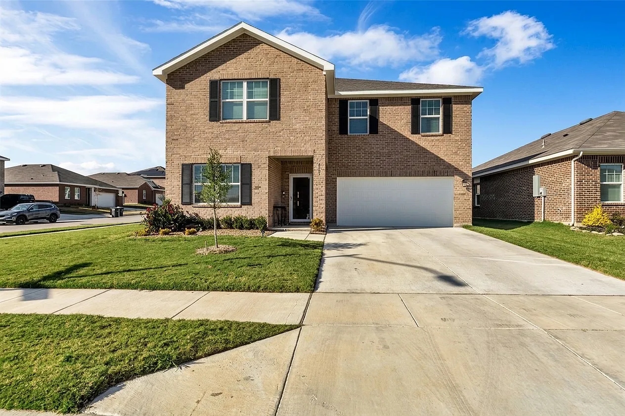 5 bed, 2772 sqft, $850 — Photo 2