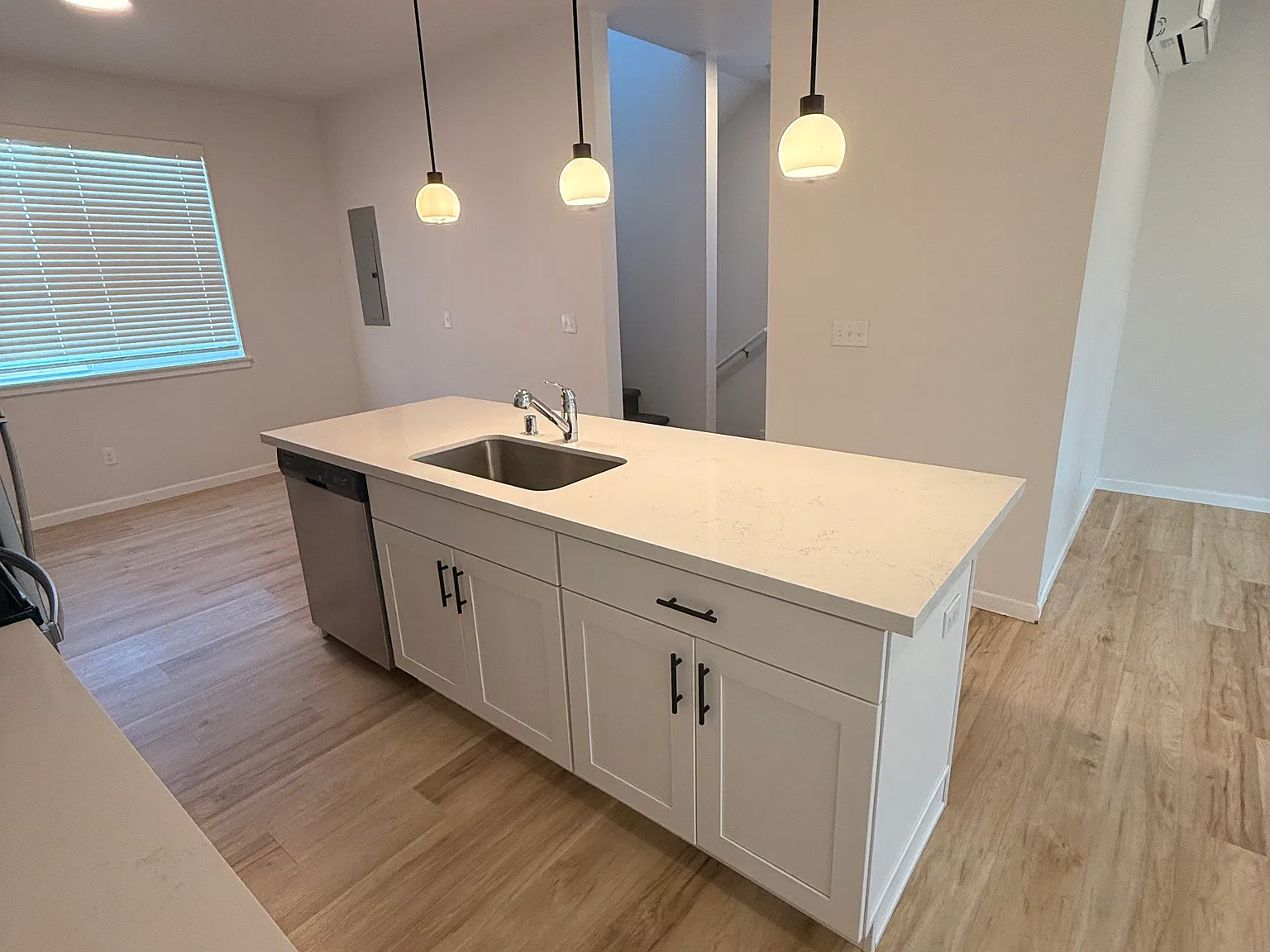 2 bed, 1092 sqft, $1,995 — Photo 4