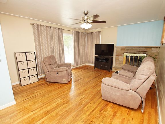 4th image of 1170 Meadowlane Dr SE