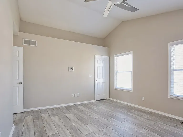 5525 Boucher Dr — Photo 10
