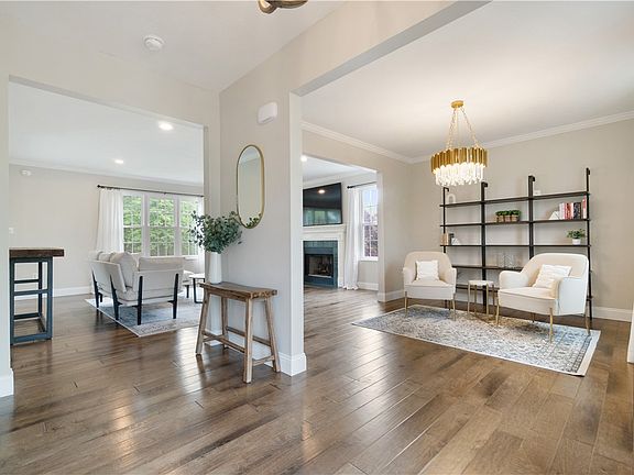 3rd image of 1044 S Lake Dr