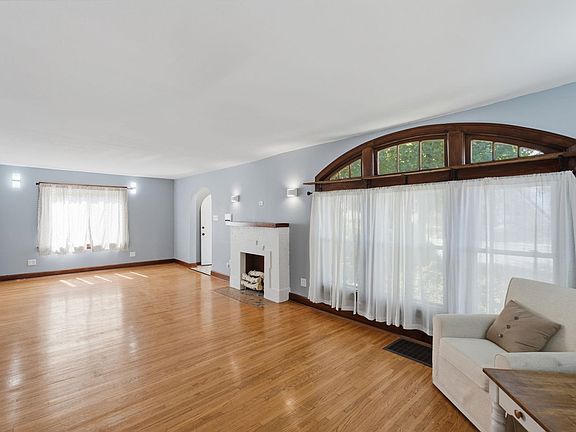 2nd image of 556 N Terrace Dr