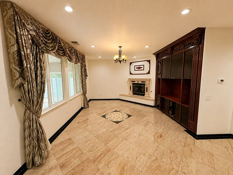 621 Marbella Ct — Photo 13