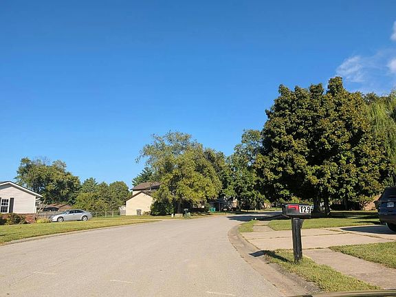 4th image of 132 White Pine Ave