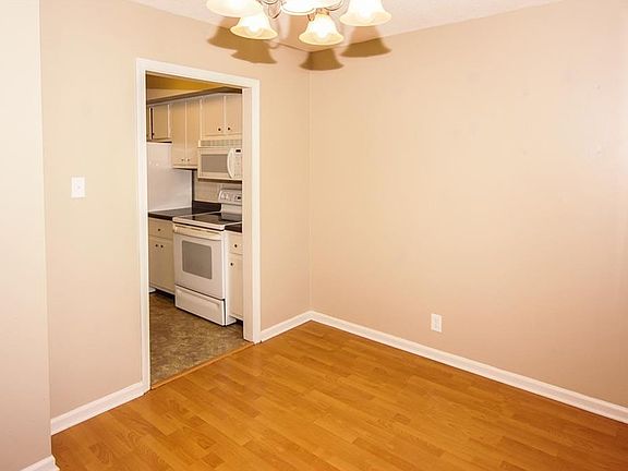 5th image of 1143 Canterbury Sq S