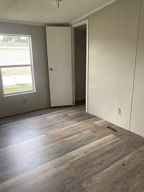 3 bed, 990 sqft, $1,250 — Photo 3