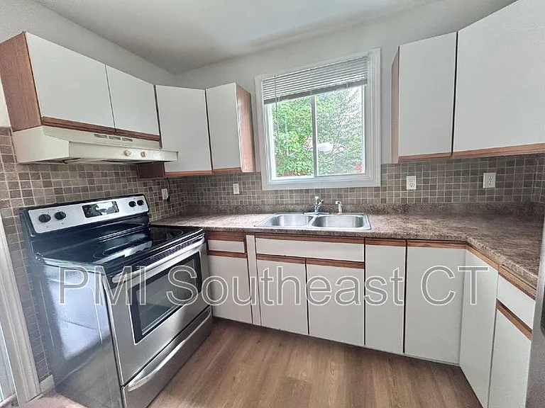 55 Hedge Ave — Photo 6