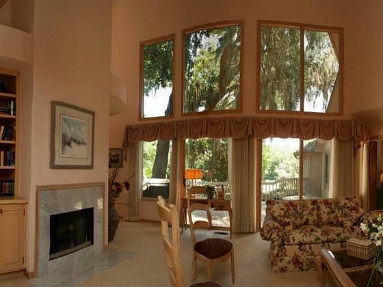 1st image of 6 Planters Wood Dr