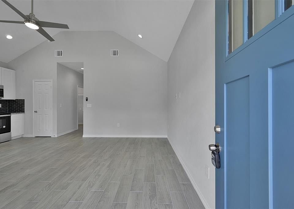 1st image of 16895 W Ivanhoe