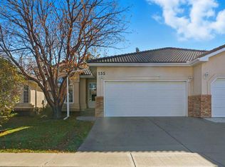 135 N Hamptons Park NW, Calgary, AB T3A5A6