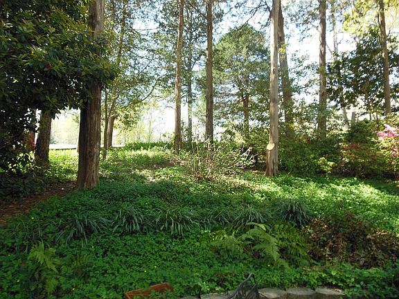 2nd image of 410 Camelot Dr