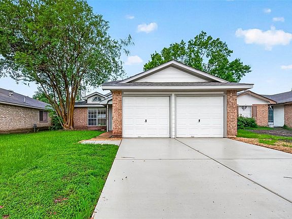 2nd image of 2927 Walnut Springs Dr