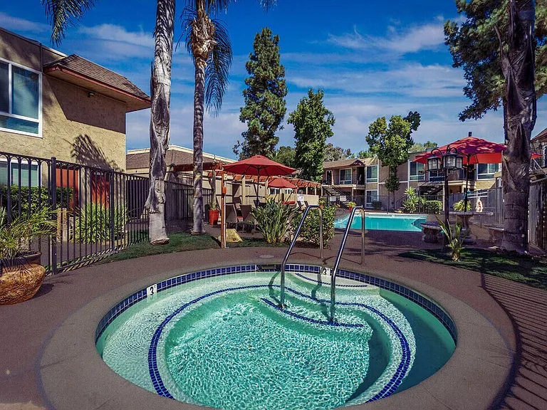 Alpine Terrace Apartments — Photo 4