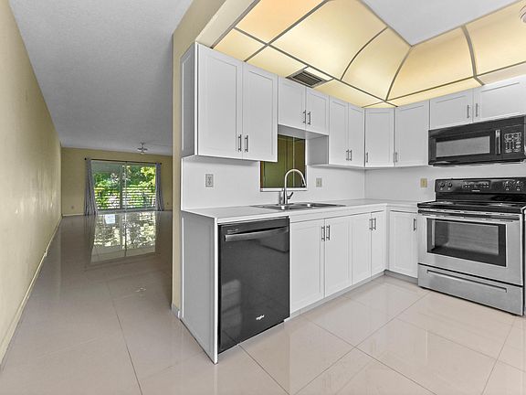 4th image of 2303 Lucaya Lane #F3