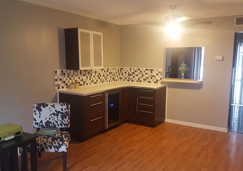 Wet bar/Serving Area