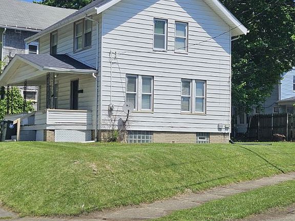 3rd image of 1124 Plain Ave NE