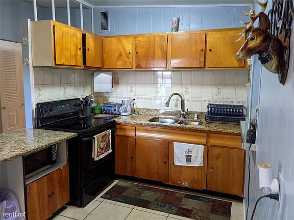 4th image of 6015 N Clark Ave