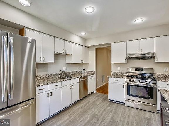 5th image of 4213 Sleepy Lake Dr
