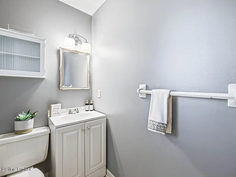 3605 Birnamwood Ct — Photo 32