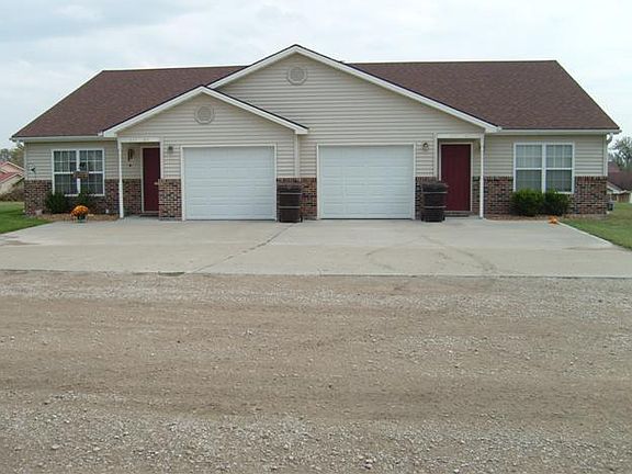 off street parking. Front entrance into living room 17'x14' remote garage door opener