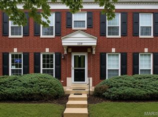 1319 Parkview Estates Dr, Ballwin, MO 63021