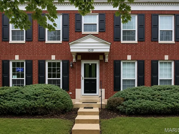 1319 Parkview Estates Dr, Ballwin, MO 63021