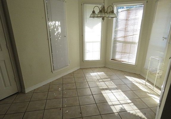 5th image of 1003 Carolina St