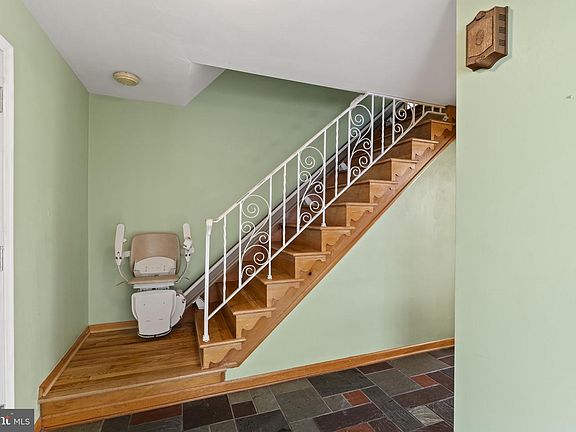 5th image of 2052 Brookfield St