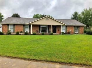 945 Sunset Dr, Greenville, OH 45331