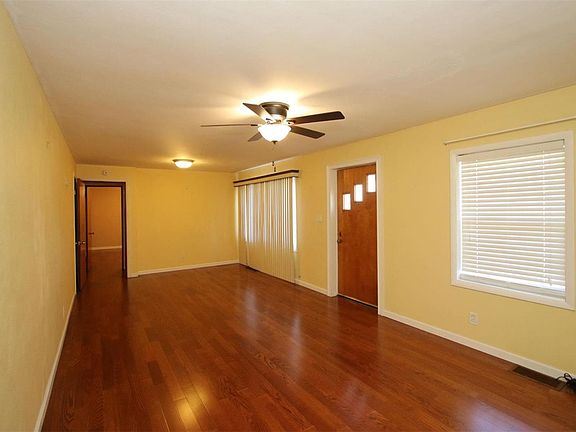 4th image of 27 Vieux Carre Dr