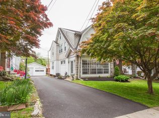 527 Country Club Ln, Havertown, PA 19083