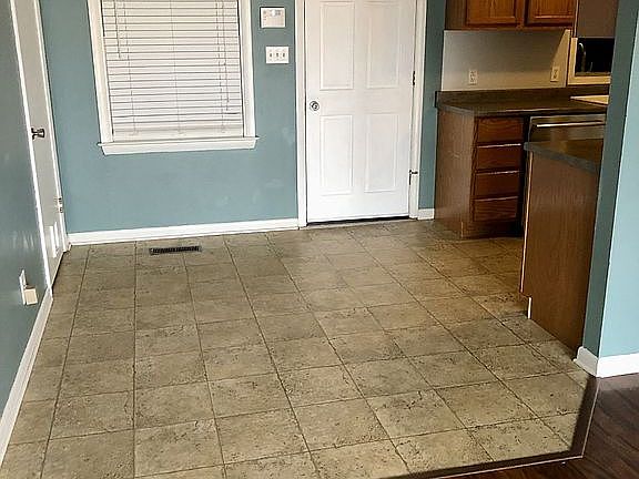 4th image of 1516 Honeysuckle Ln