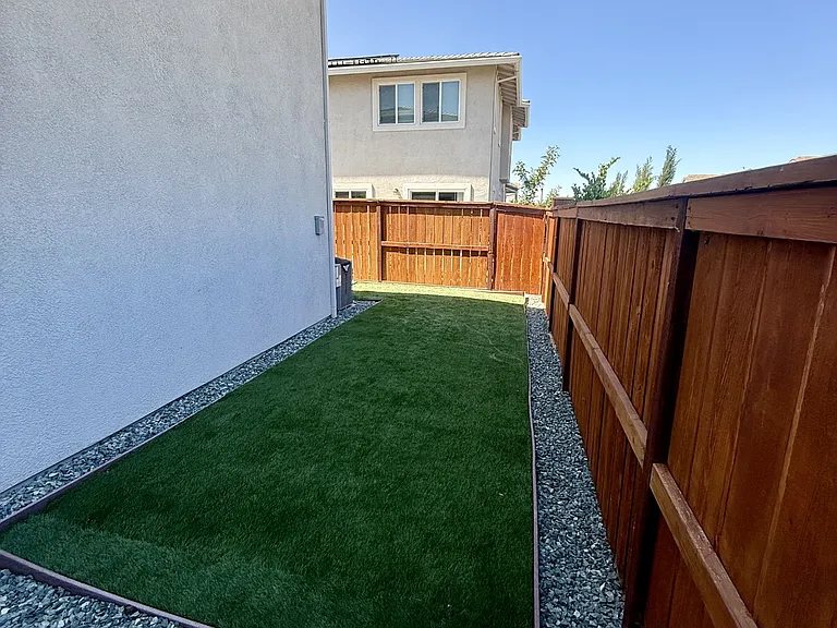 975 Franklin St — Photo 4