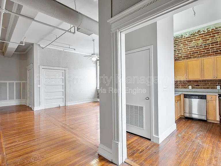 220 E Marshall St #34 — Photo 8