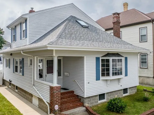 28 Oaklawn St, New Bedford, MA 02744