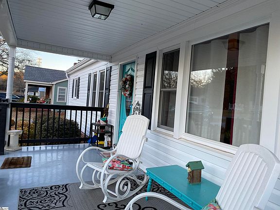 3rd image of 1063 Jenkins St