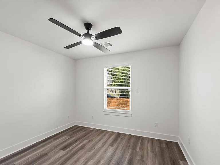 514 W Wilkins St — Photo 11