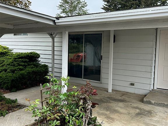 2nd image of 791 W Elliott Court
